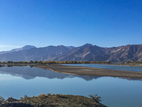 西藏拉萨河湿地雅鲁藏布江