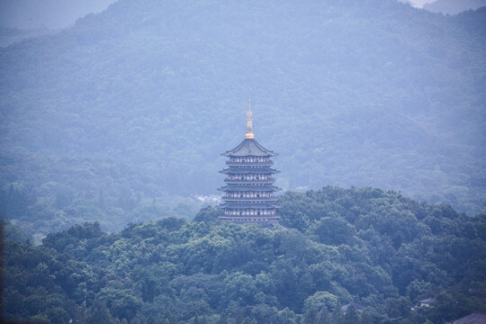 远眺雷峰塔