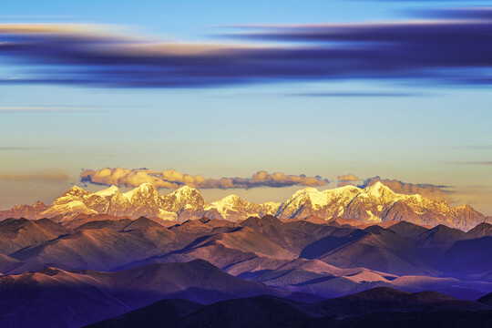 贡嘎雪山