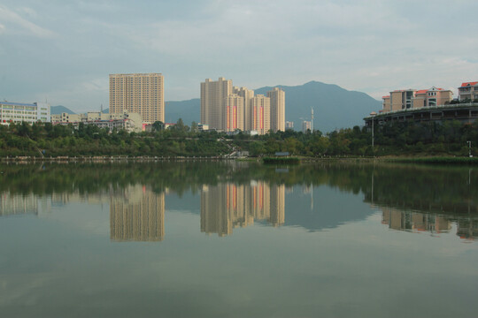 湖景房