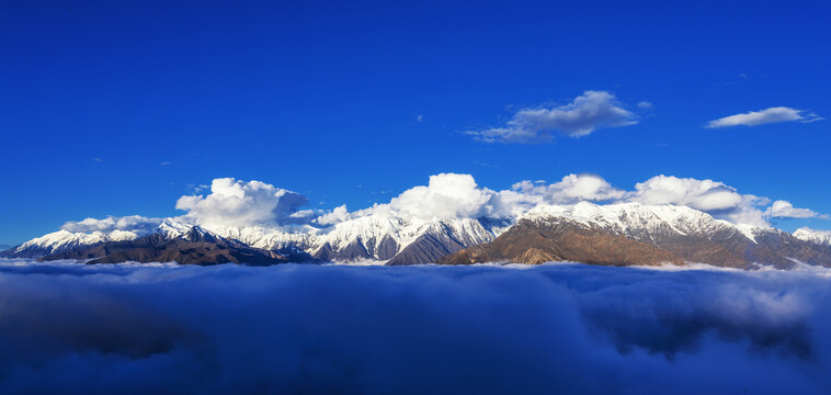 贡嘎雪山