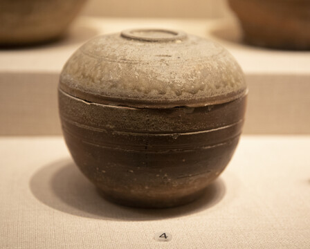 汉代釉陶盒
