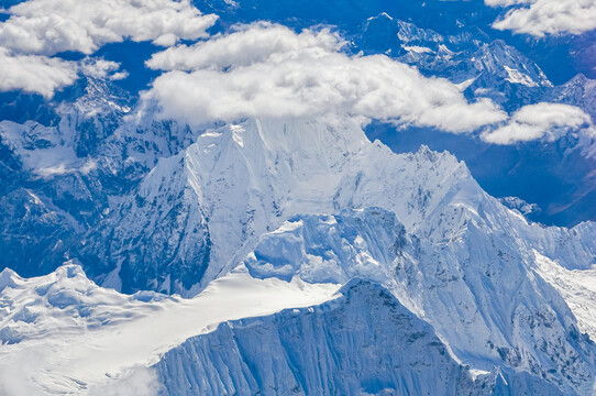 云端雪山