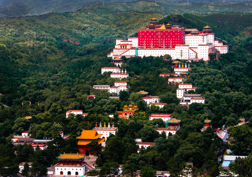 避暑山庄和周围寺庙