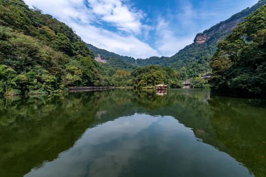 都江堰青城山前山月城湖