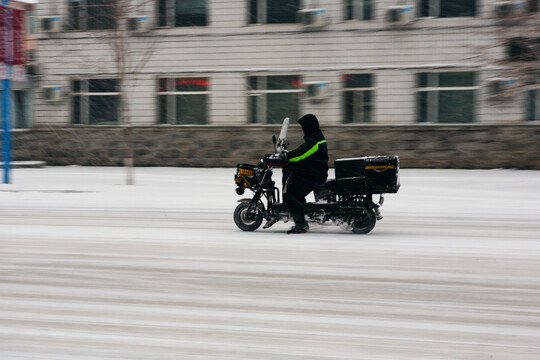 雪地街景外卖