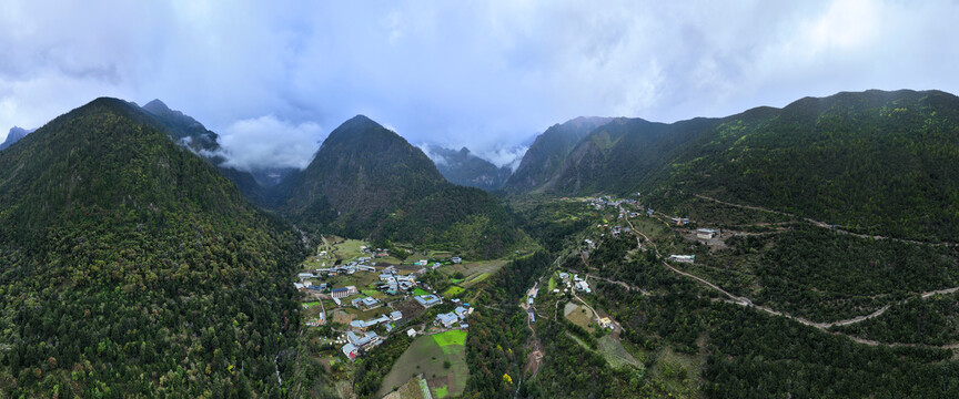 雨崩全景