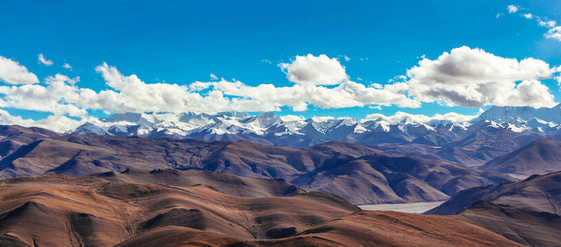 西藏加乌拉山口雪山观景台
