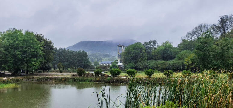 雨后山村