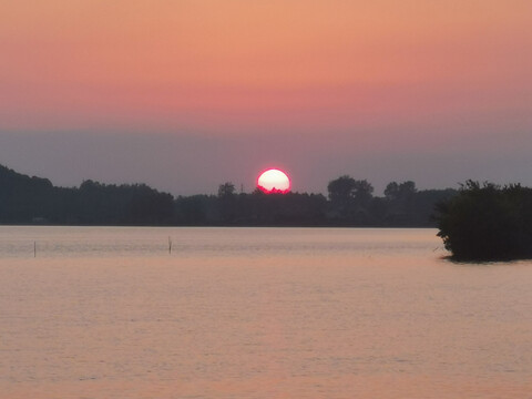 蜜泉湖湖畔日落