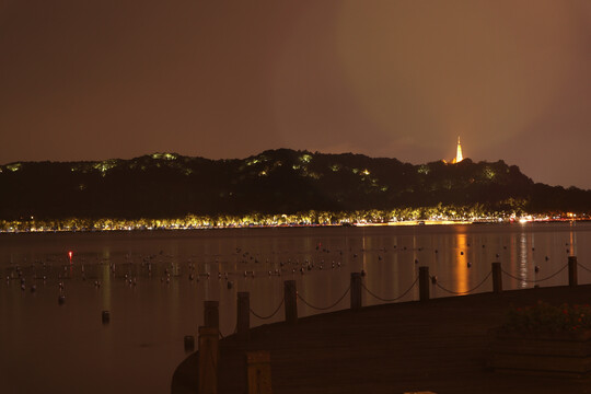 杭州西湖保俶塔夜景