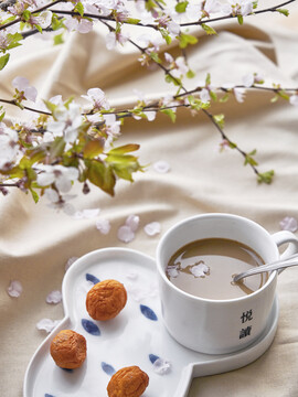 桃花与咖啡
