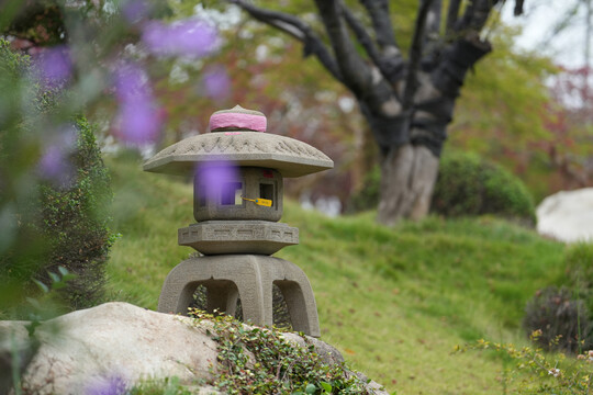 日式庭院石灯笼