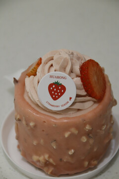草莓梦龙慕斯蛋糕甜品