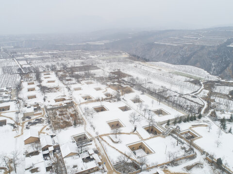 雪后的庙上村地坑院