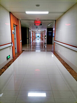 医院住院部走廊