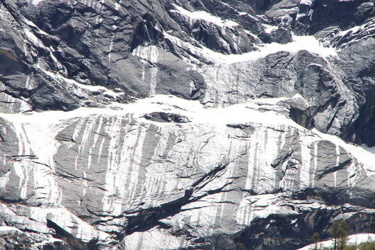 中国川西高原四姑娘山雪山