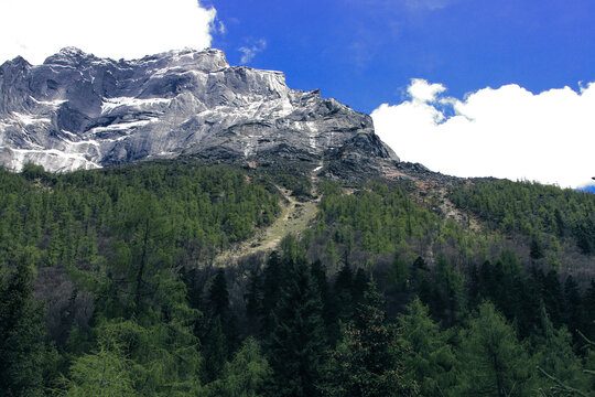 中国川西高原四姑娘山雪山