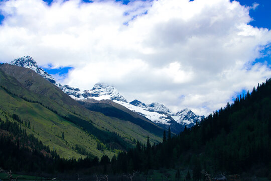 中国川西高原四姑娘山雪山