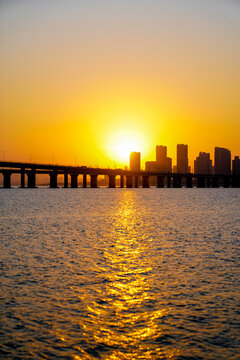 海堤海边夕阳日落剪影厦门