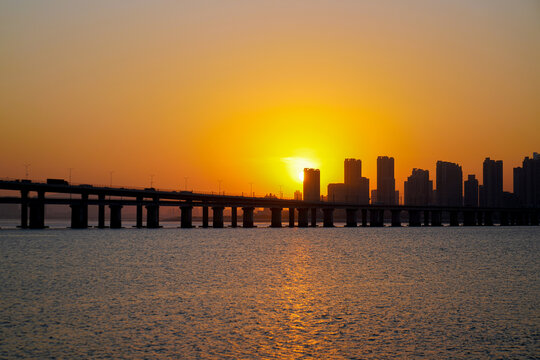 海堤海边夕阳日落剪影厦门