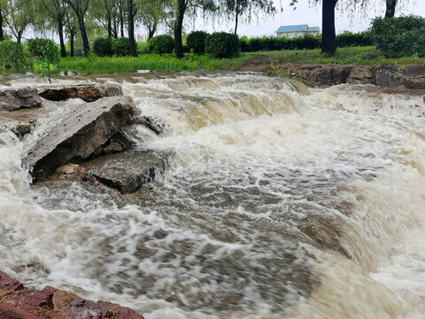 大雨过后的莒南鸡龙河