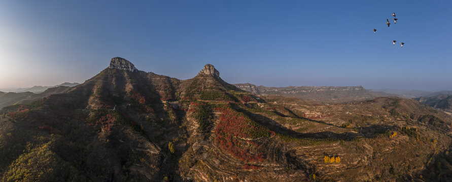 宽幅山川秋色大图