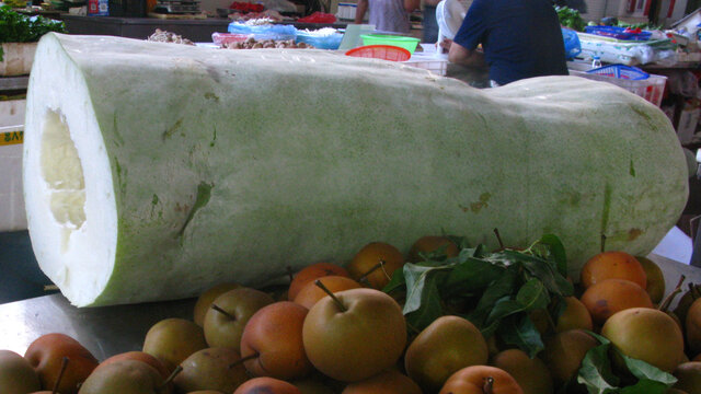 菜市场售卖的冬瓜