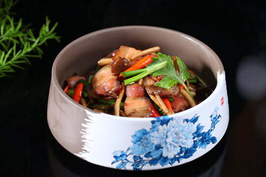 茶树菇炒猪肉