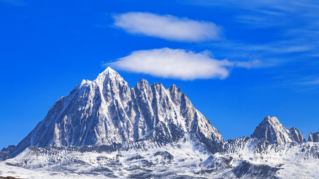 雅拉雪山