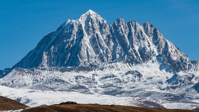 雅拉雪山