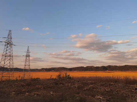 夕阳下的田野