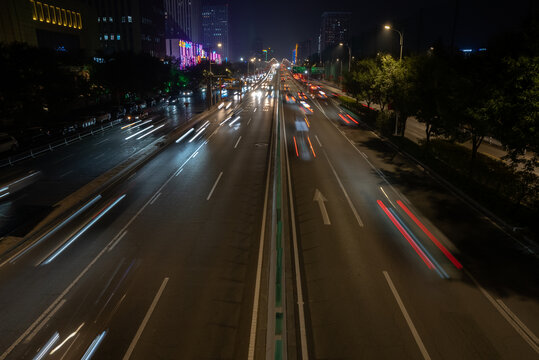 夜晚车流