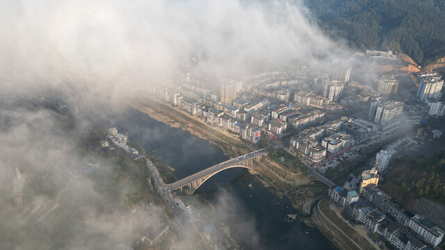 城市平流雾景观