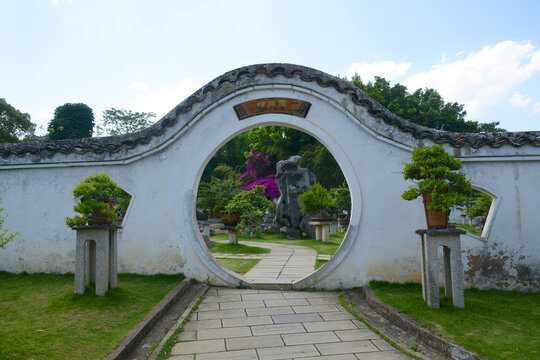 中式围墙月亮门