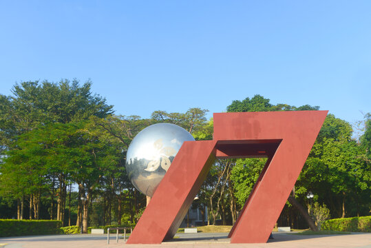 广东深圳中心公园纪念雕塑