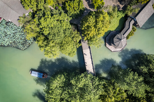 航拍杭州西湖中式园林风景