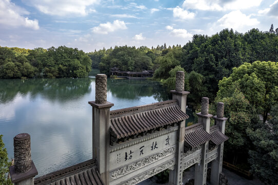 航拍杭州西湖园林风景