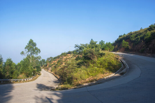 盘山公路拐弯处