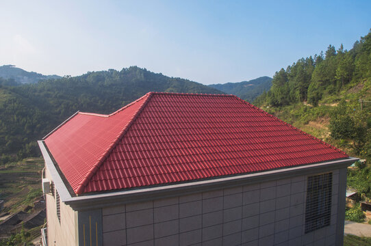 乡村住宅红瓦屋顶