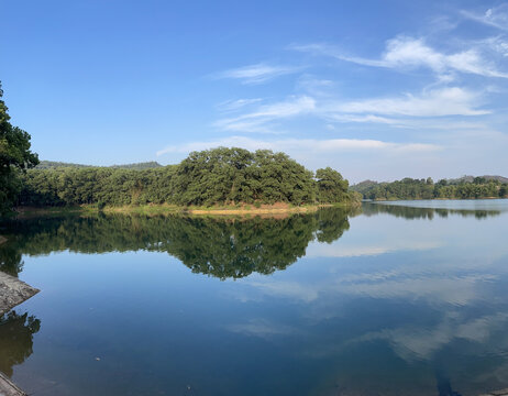 宁静的湖面