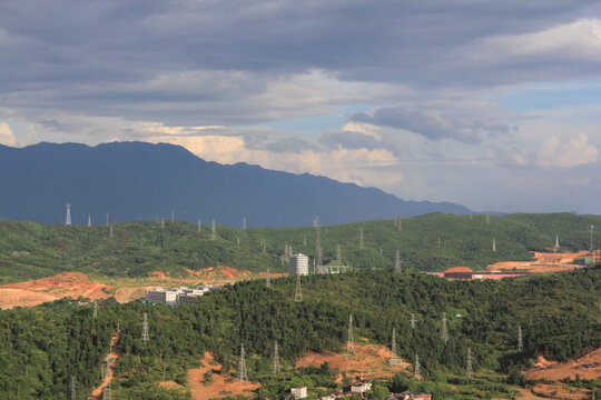 山林电塔