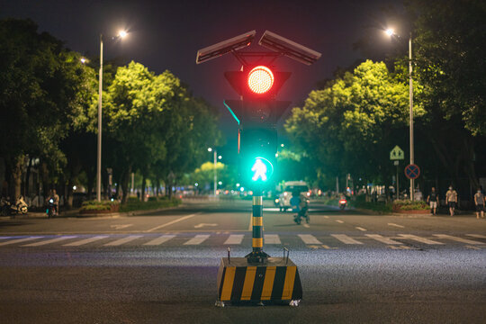 十字路红绿灯