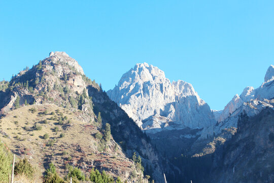 石头山