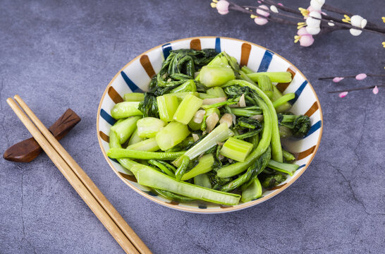 传统美食清炒小油菜