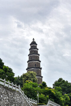 湖北宜昌天然塔