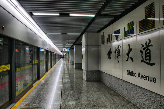 上海世博大道地铁站