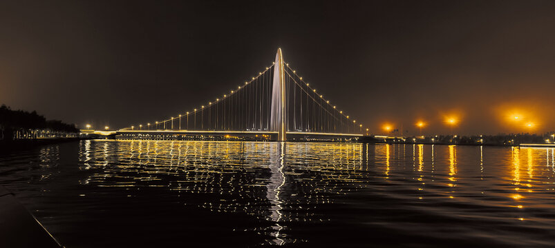 桥与河的夜景