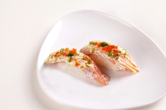炙烧三文鱼腩寿司