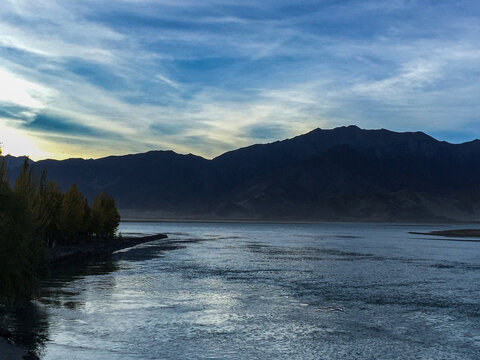 西藏拉萨河湿地雅鲁藏布江